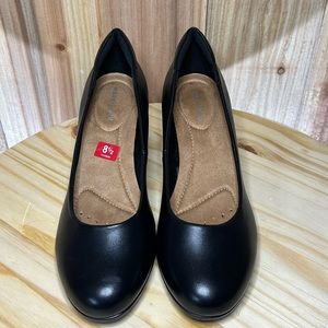 NWT Womens East Spirit Black Heeled shoe